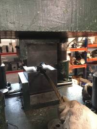 Prensado terminal tope en cable de acero grúa Liebherr